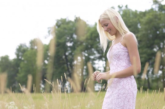 Blonde-Woman-Nature-Happy-Field
